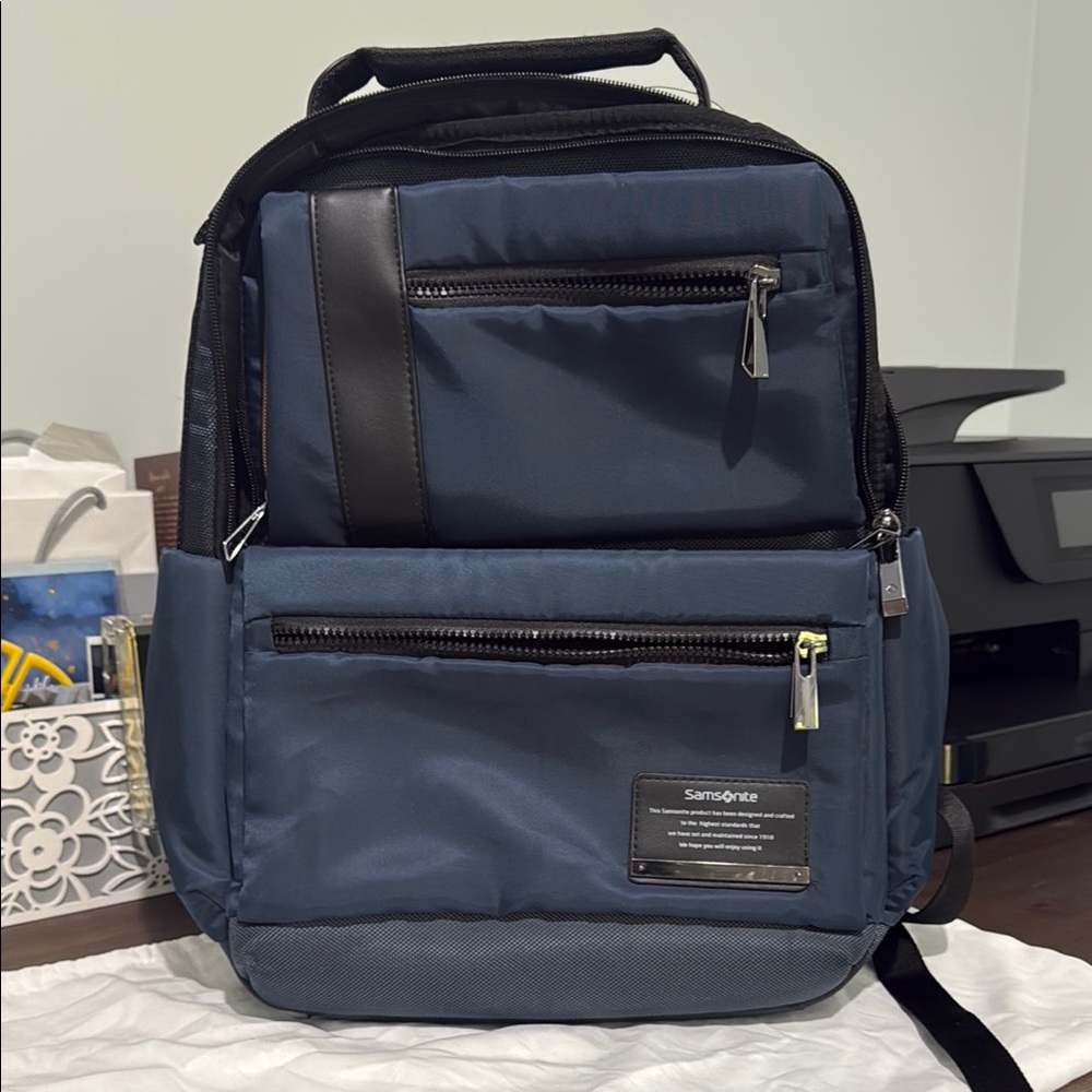 Samsonite Blue and Black Backpack with Durable Design